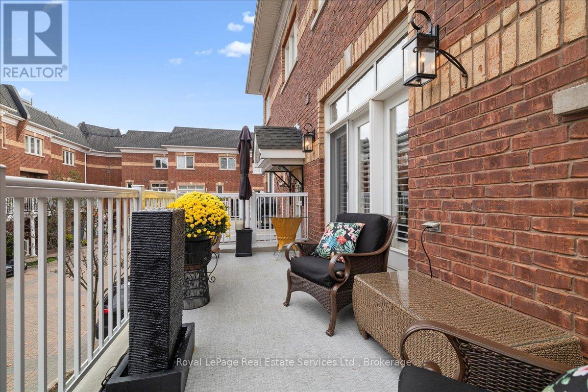 












3 - 120 BRONTE ROAD

,
Oakville (BR Bronte),




Ontario
L6L3C1

