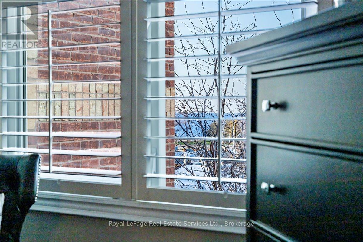 












3 - 120 BRONTE ROAD

,
Oakville (BR Bronte),




Ontario
L6L3C1

