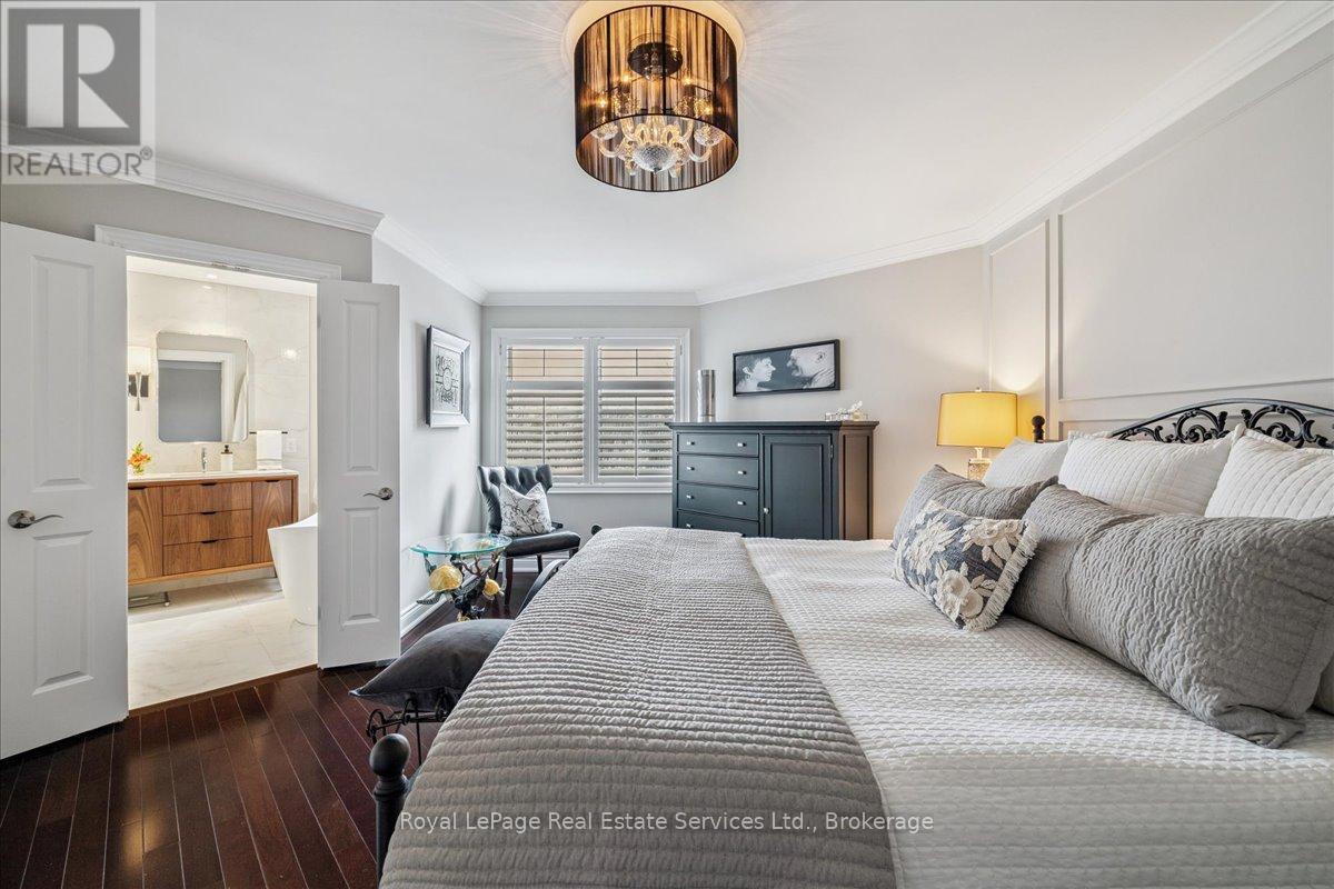 












3 - 120 BRONTE ROAD

,
Oakville (BR Bronte),




Ontario
L6L3C1

