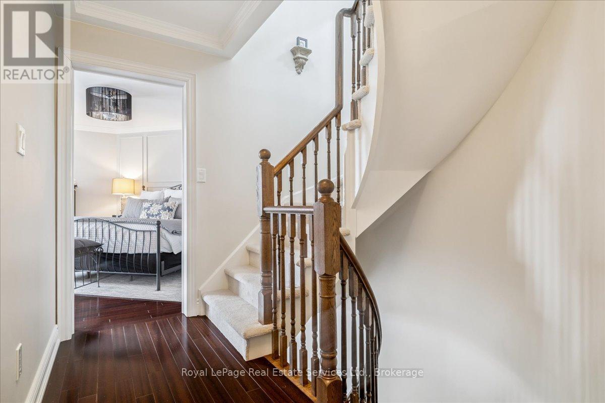 












3 - 120 BRONTE ROAD

,
Oakville (BR Bronte),




Ontario
L6L3C1

