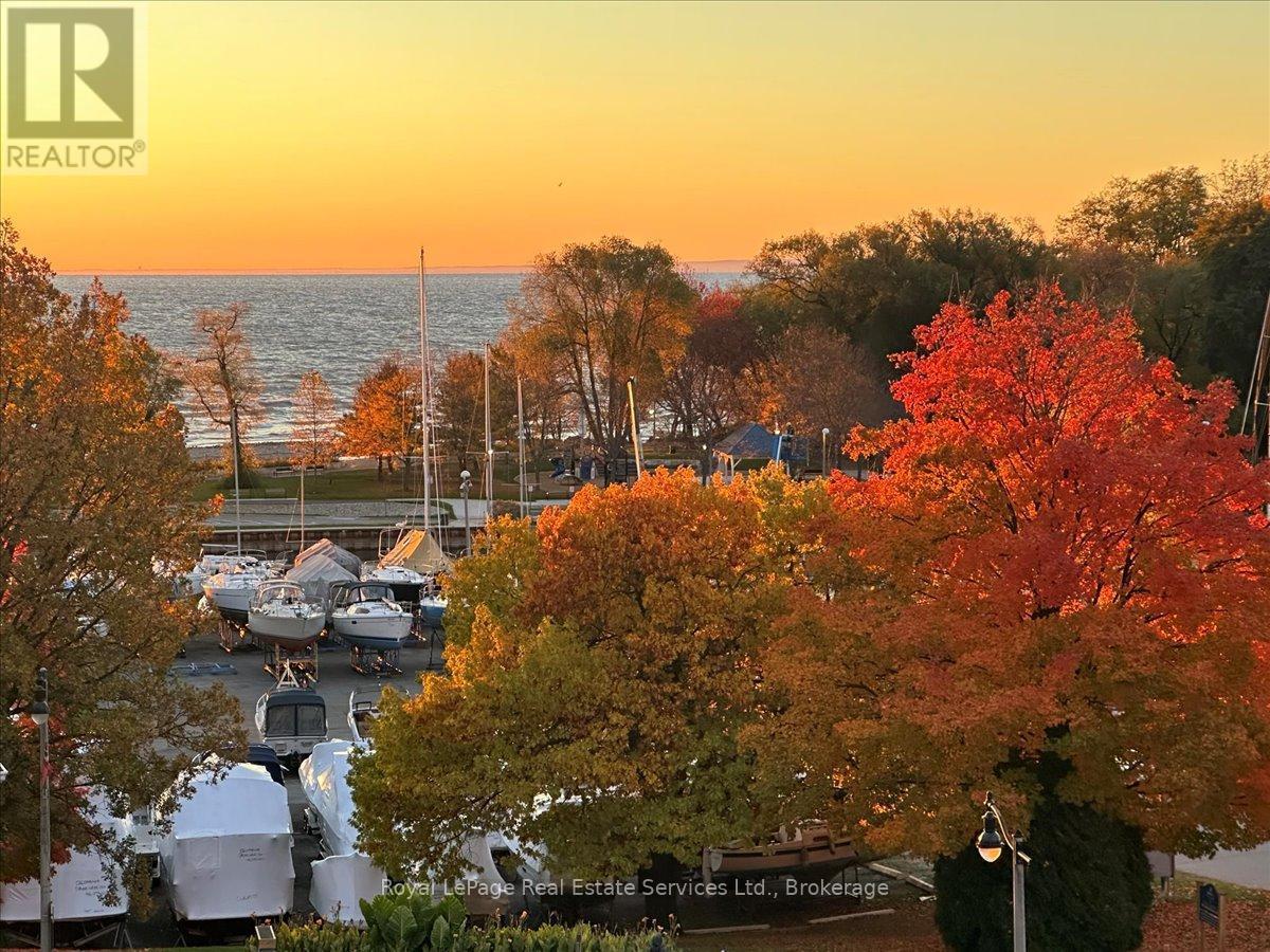 












3 - 120 BRONTE ROAD

,
Oakville (BR Bronte),




Ontario
L6L3C1

