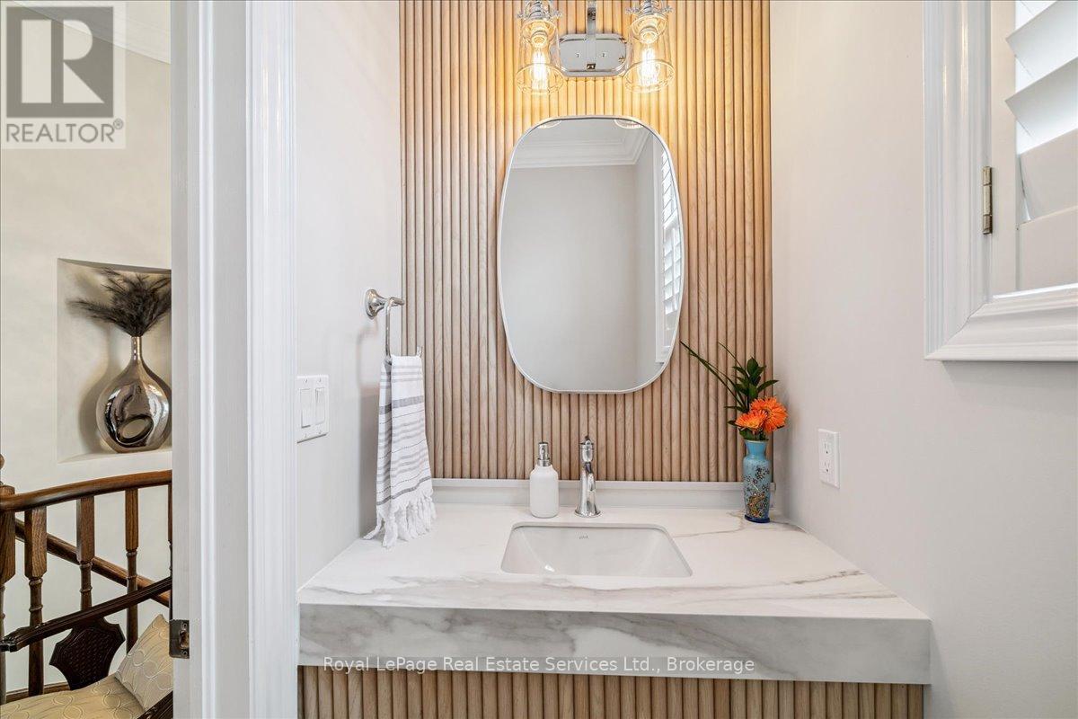 












3 - 120 BRONTE ROAD

,
Oakville (BR Bronte),




Ontario
L6L3C1

