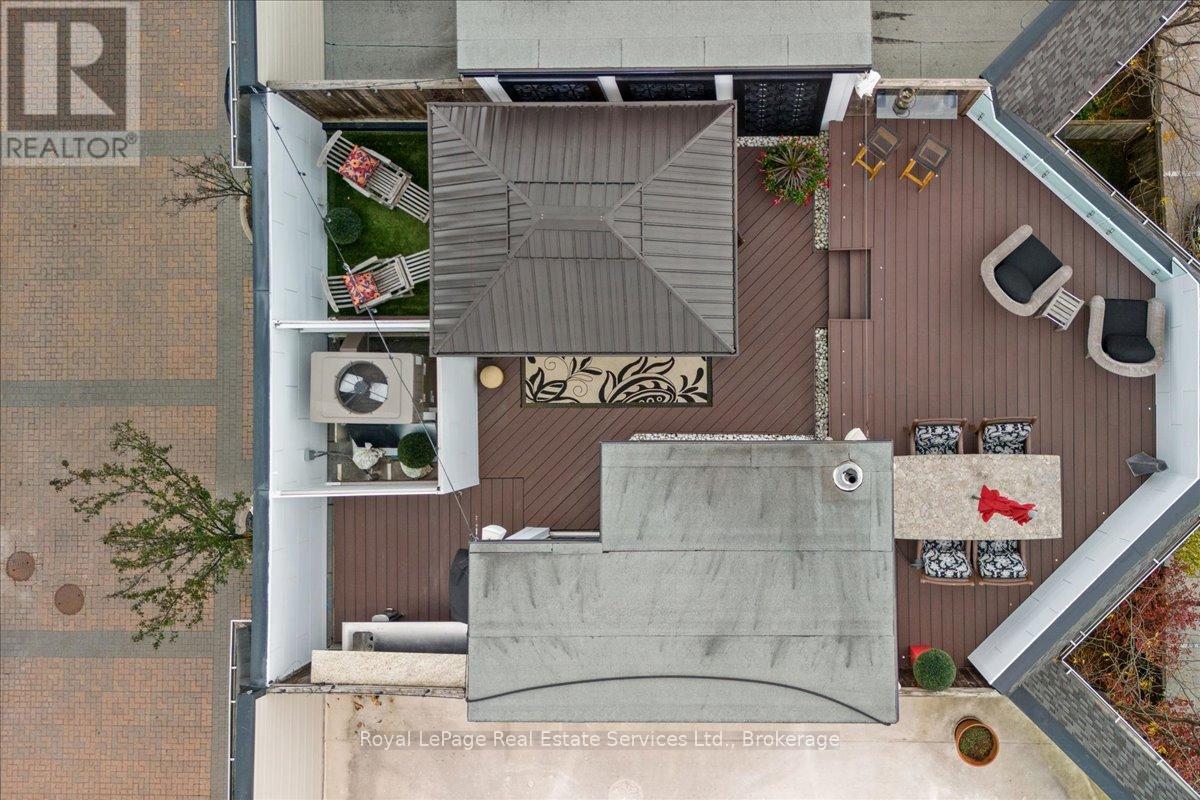 












3 - 120 BRONTE ROAD

,
Oakville (BR Bronte),




Ontario
L6L3C1

