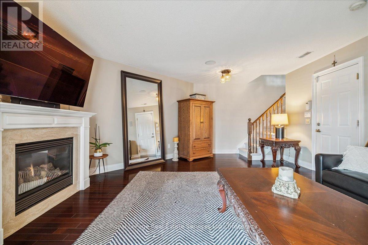 












3 - 120 BRONTE ROAD

,
Oakville (BR Bronte),




Ontario
L6L3C1

