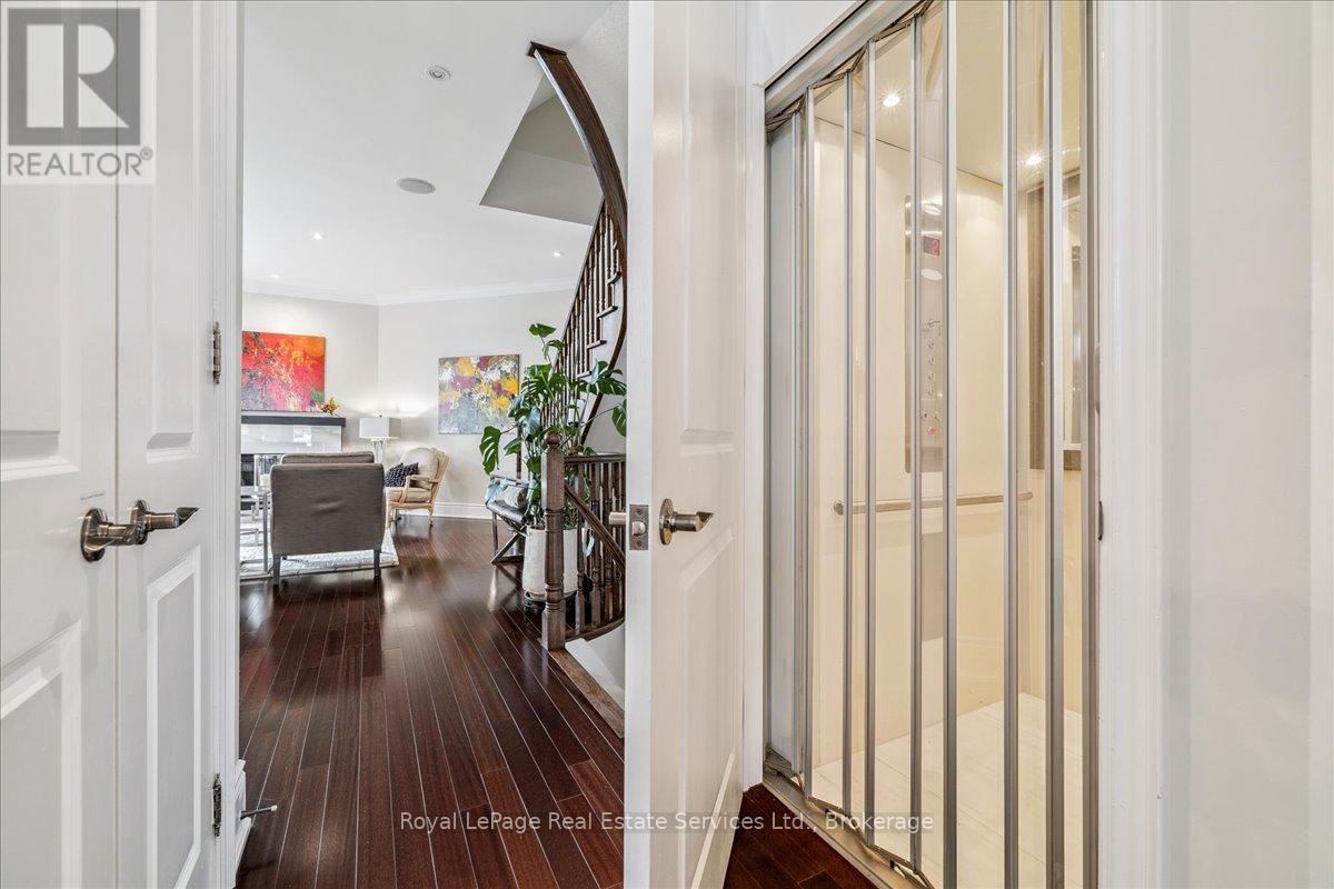 












3 - 120 BRONTE ROAD

,
Oakville (BR Bronte),




Ontario
L6L3C1

