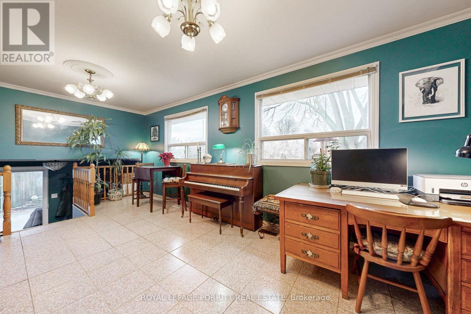 












1435 STRATHY AVENUE

,
Mississauga,




Ontario
L5E2L3

