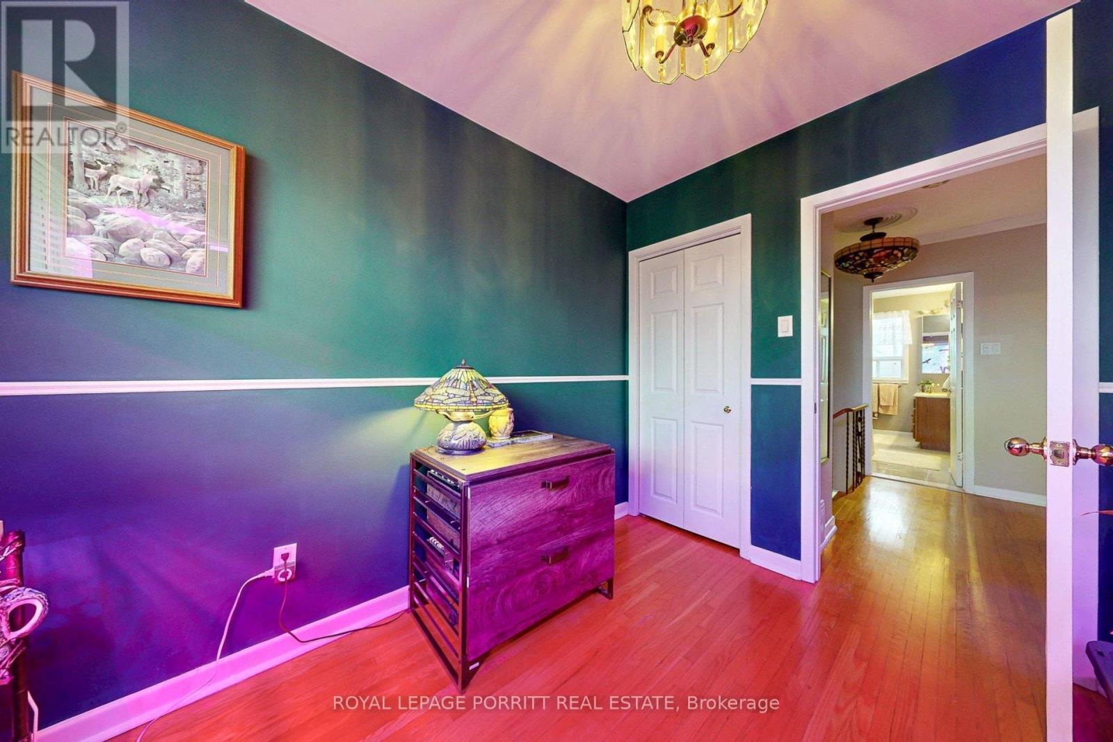 












1435 STRATHY AVENUE

,
Mississauga,




Ontario
L5E2L3

