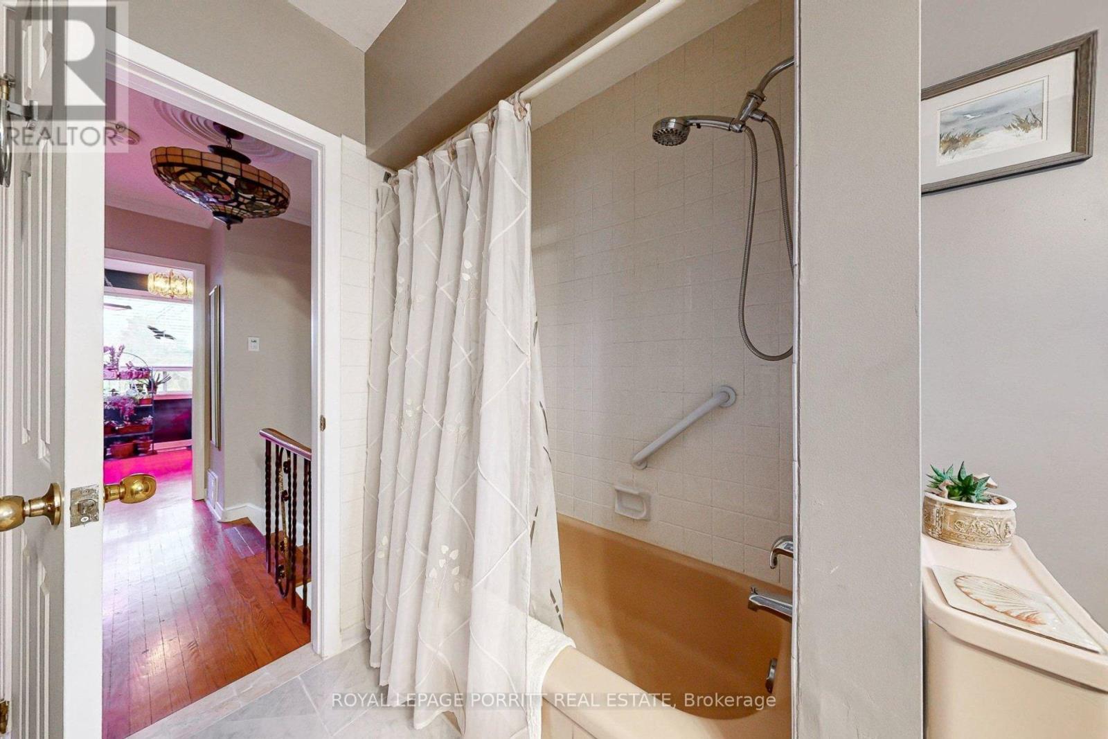 












1435 STRATHY AVENUE

,
Mississauga,




Ontario
L5E2L3

