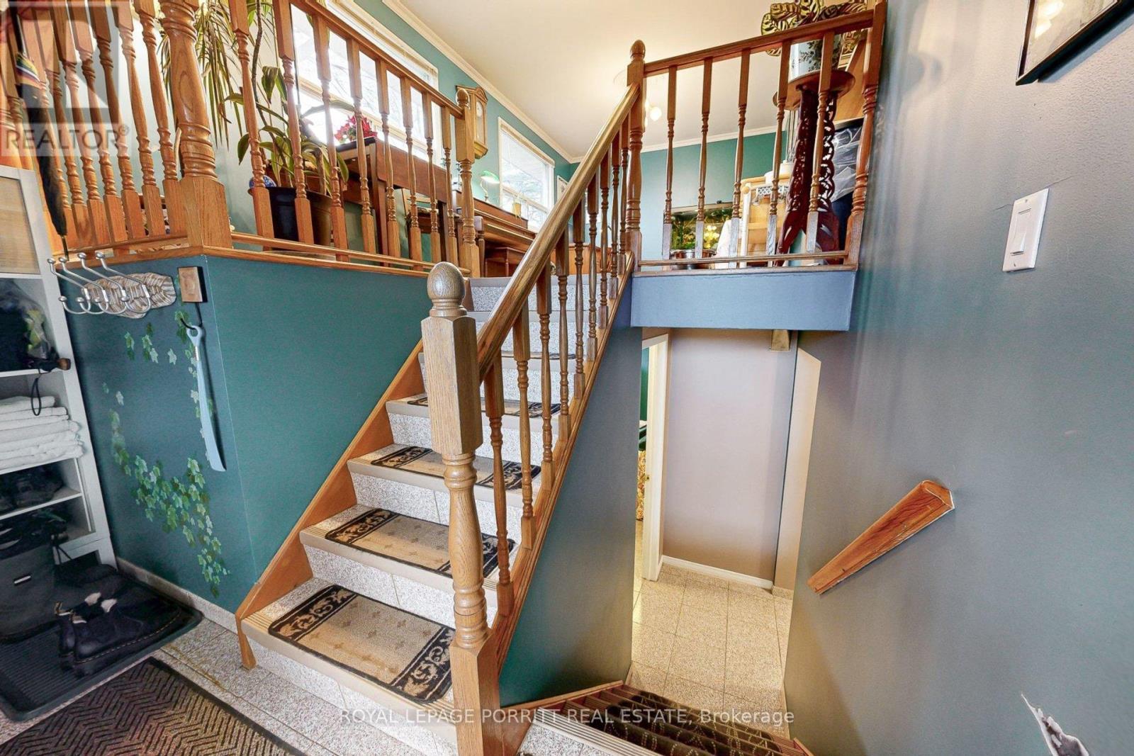 












1435 STRATHY AVENUE

,
Mississauga,




Ontario
L5E2L3

