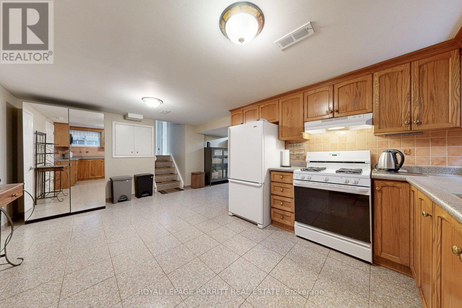 












1435 STRATHY AVENUE

,
Mississauga,




Ontario
L5E2L3

