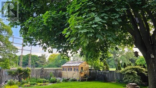 












1435 STRATHY AVENUE

,
Mississauga,




Ontario
L5E2L3

