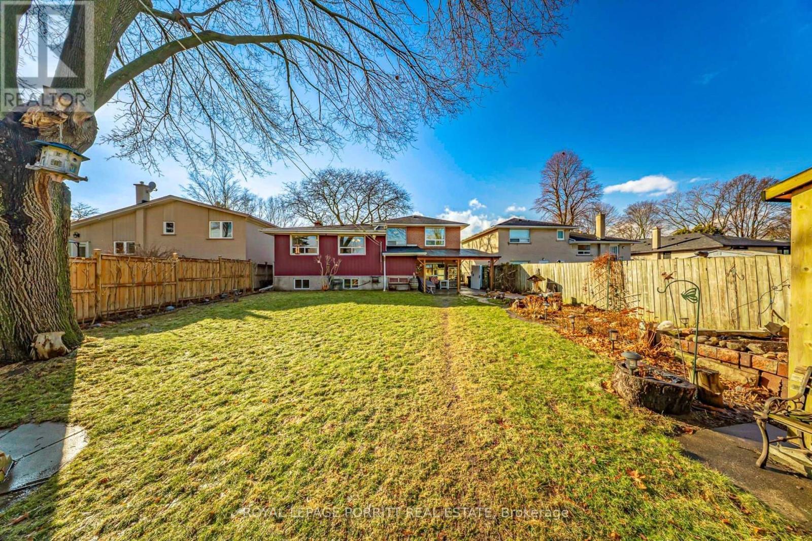 












1435 STRATHY AVENUE

,
Mississauga,




Ontario
L5E2L3

