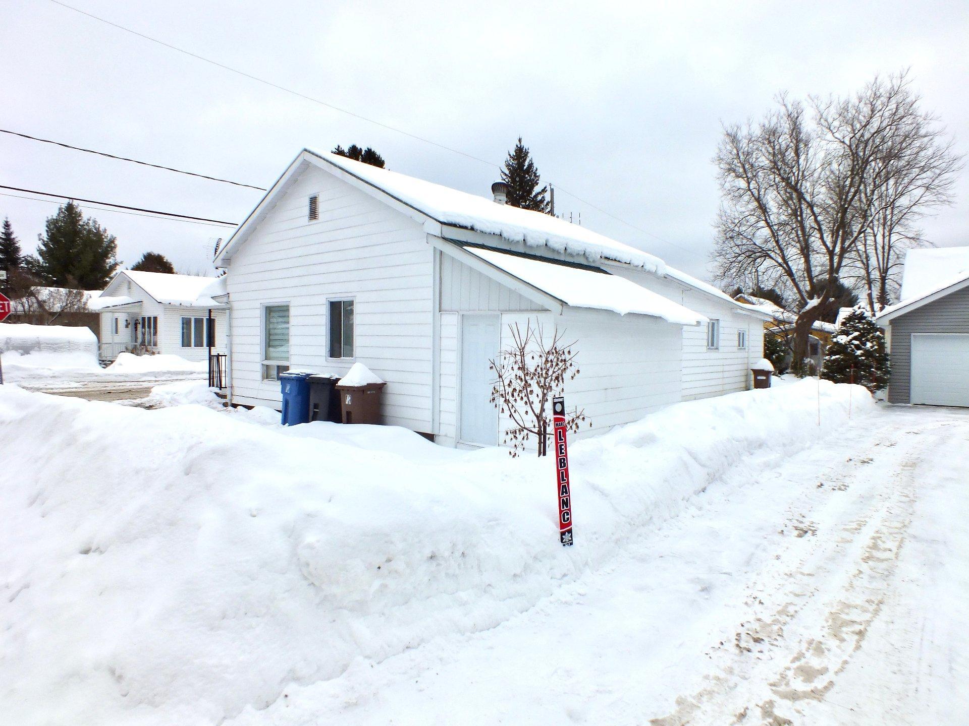 









3261

 - 3263


10e Avenue

,
Rawdon,




QC
J0K1S0


