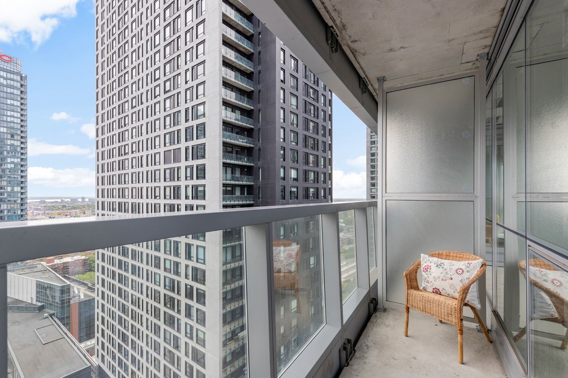 









1050


Rue Drummond

, 2303,
Montréal (Ville-Marie),




QC
H3B0G3

