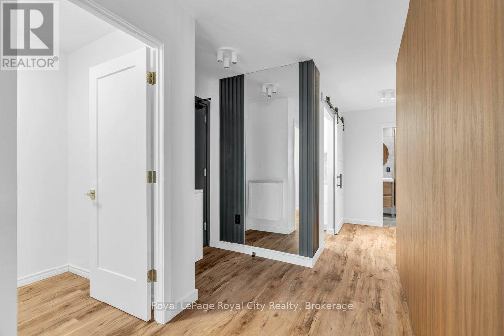 












511 - 19 WOODLAWN ROAD E

,
Guelph (Riverside Park),




Ontario
N1H7B1

