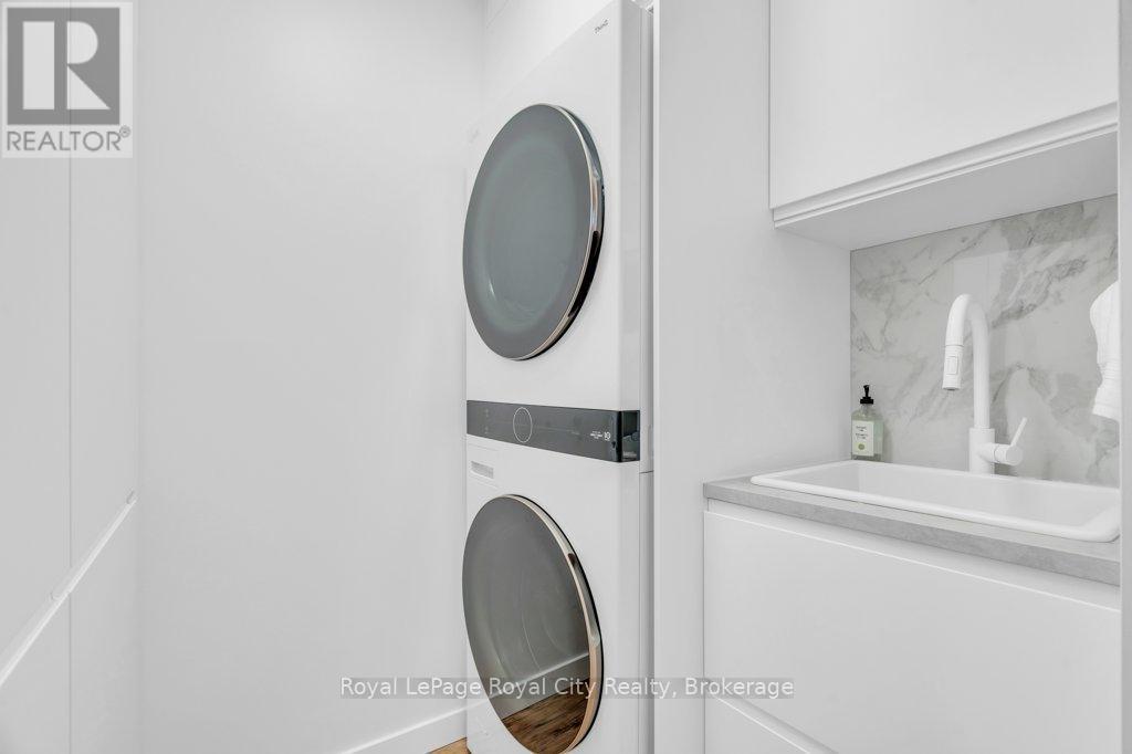 












511 - 19 WOODLAWN ROAD E

,
Guelph (Riverside Park),




Ontario
N1H7B1

