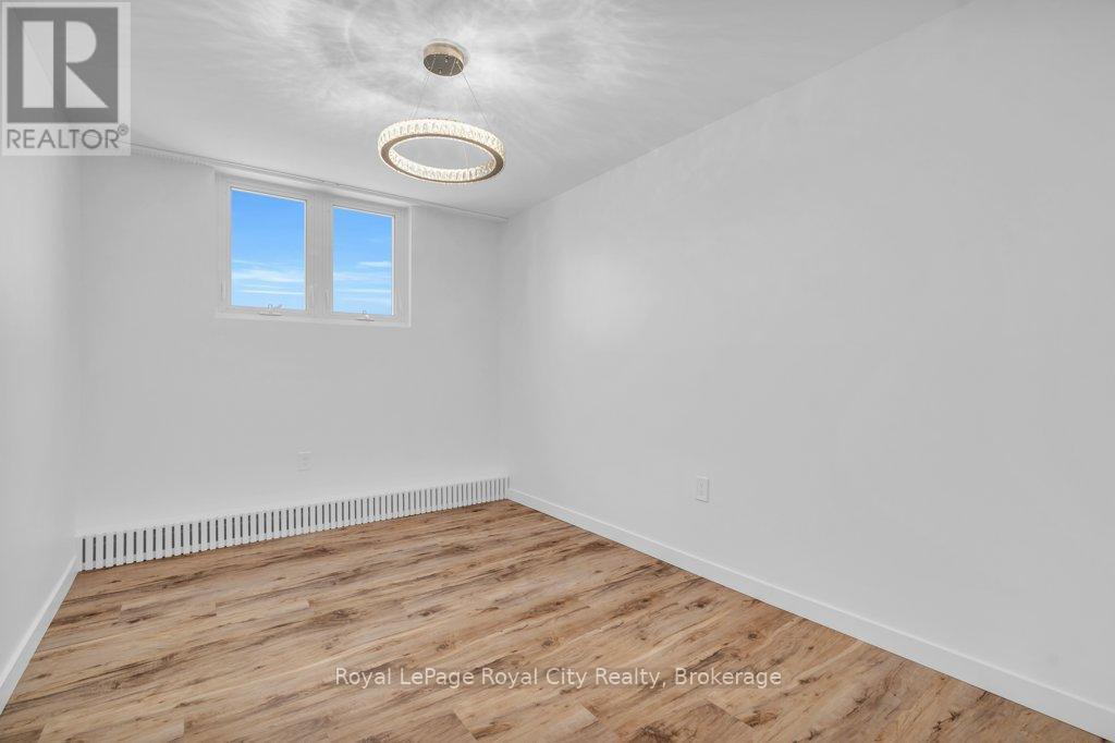 












511 - 19 WOODLAWN ROAD E

,
Guelph (Riverside Park),




Ontario
N1H7B1

