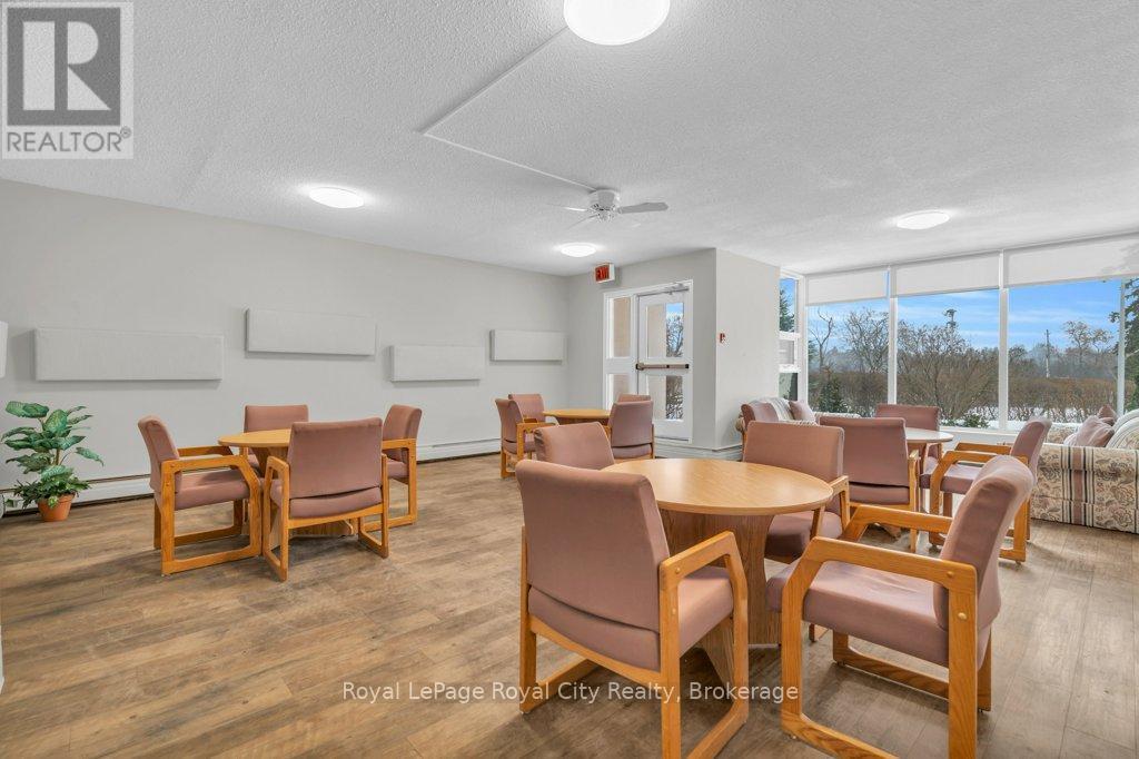 












511 - 19 WOODLAWN ROAD E

,
Guelph (Riverside Park),




Ontario
N1H7B1

