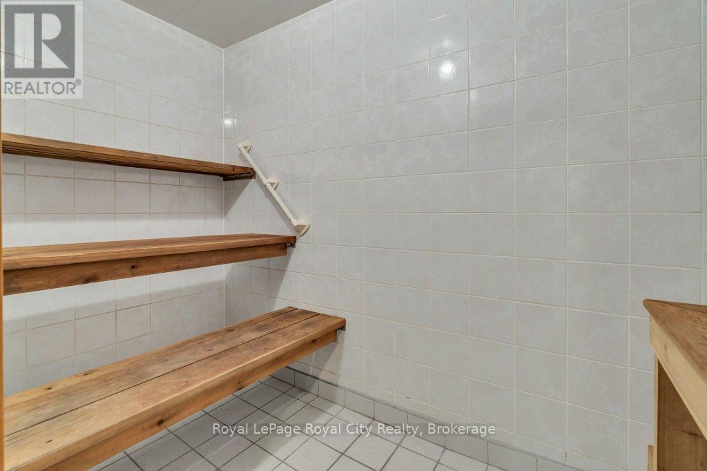 












511 - 19 WOODLAWN ROAD E

,
Guelph (Riverside Park),




Ontario
N1H7B1

