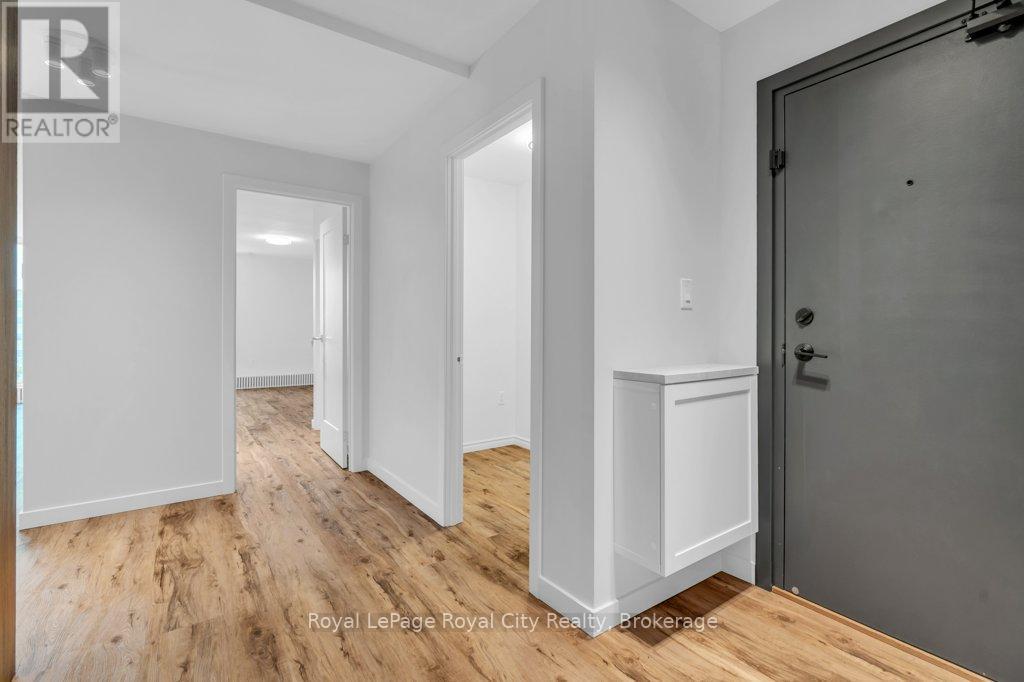 












511 - 19 WOODLAWN ROAD E

,
Guelph (Riverside Park),




Ontario
N1H7B1

