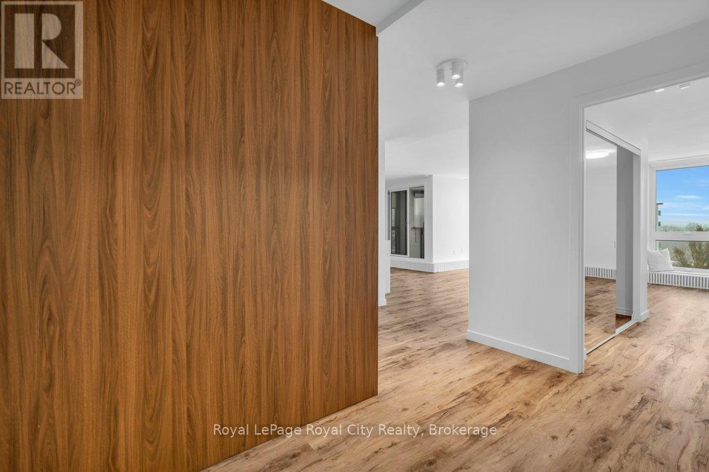 












511 - 19 WOODLAWN ROAD E

,
Guelph (Riverside Park),




Ontario
N1H7B1

