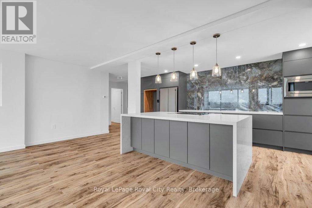 












511 - 19 WOODLAWN ROAD E

,
Guelph (Riverside Park),




Ontario
N1H7B1

