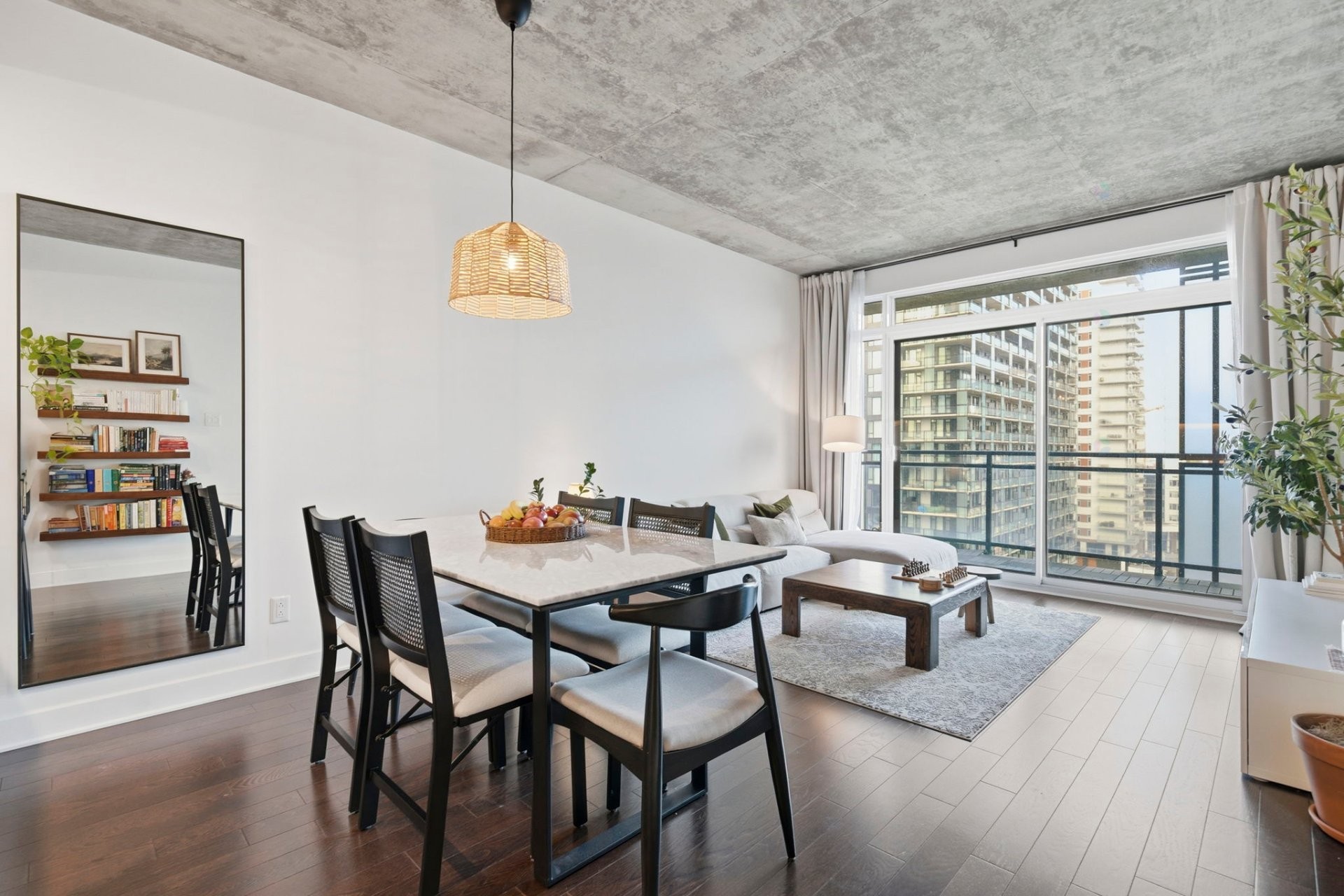 









5905Z


Boul. du Quartier

, 904,
Brossard,




QC
J4Z0R7

