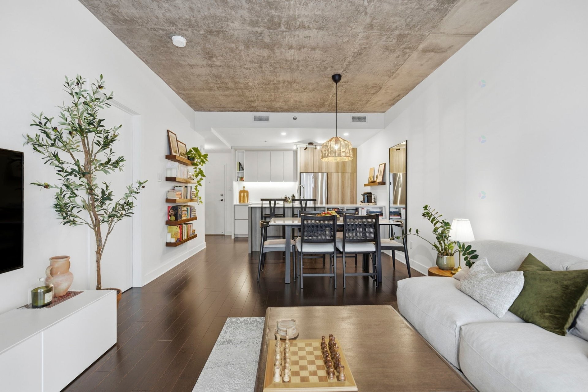 









5905Z


Boul. du Quartier

, 904,
Brossard,




QC
J4Z0R7

