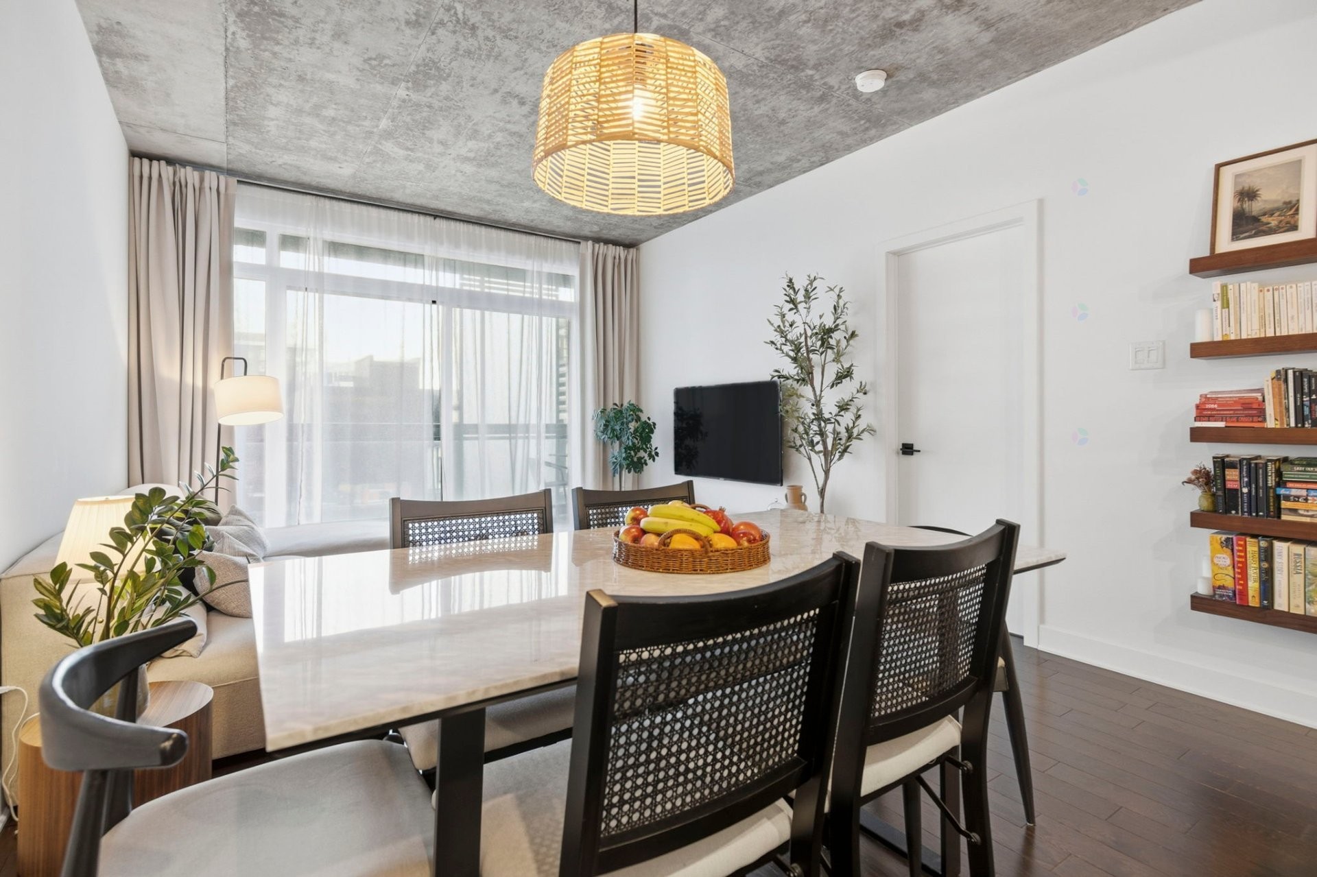 









5905Z


Boul. du Quartier

, 904,
Brossard,




QC
J4Z0R7

