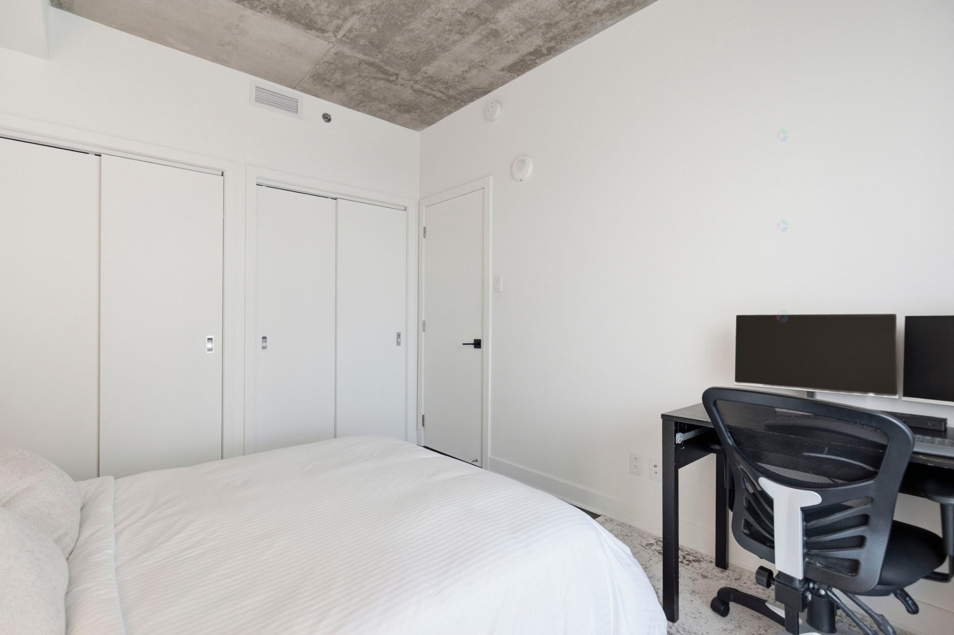 









5905Z


Boul. du Quartier

, 904,
Brossard,




QC
J4Z0R7

