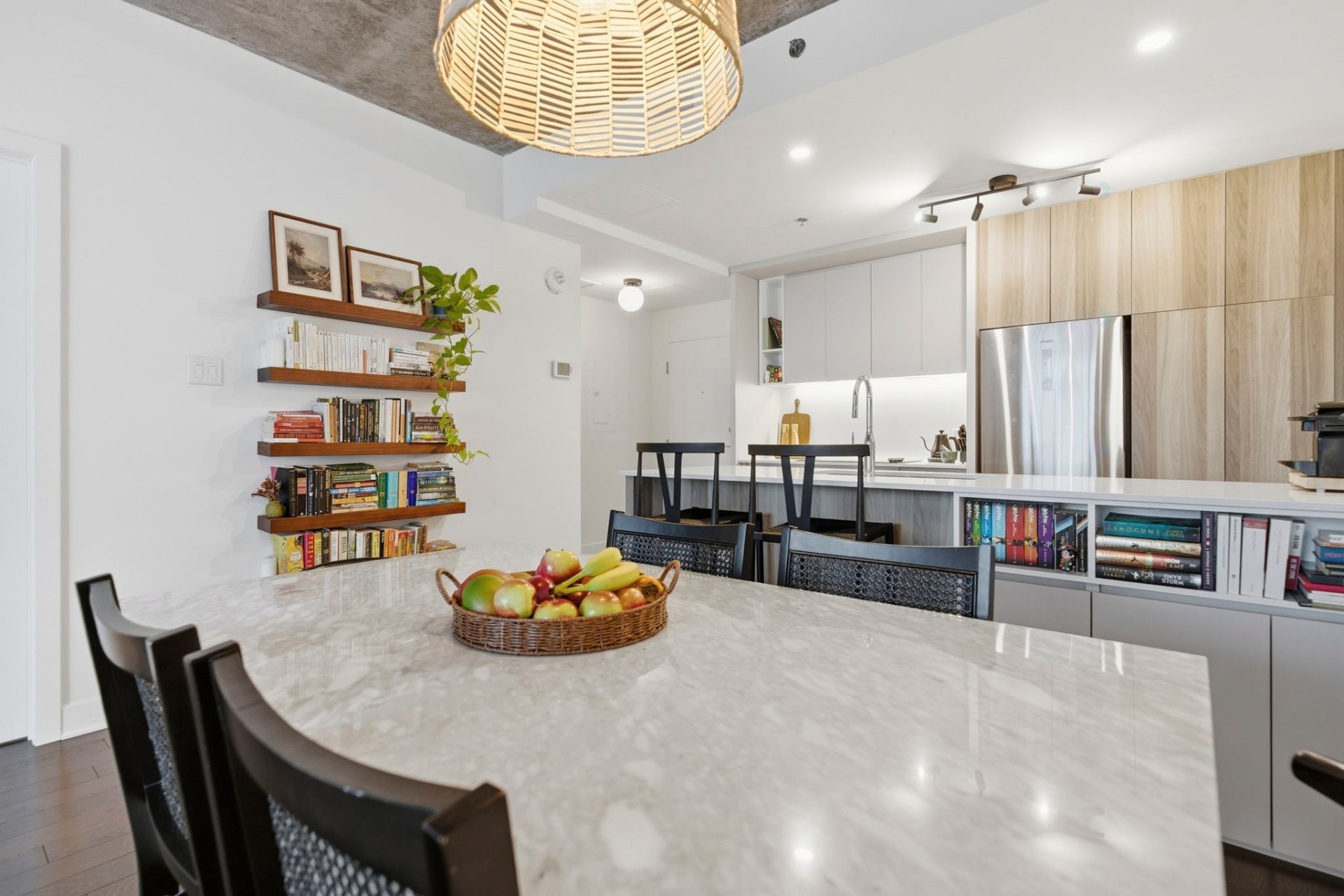 









5905Z


Boul. du Quartier

, 904,
Brossard,




QC
J4Z0R7

