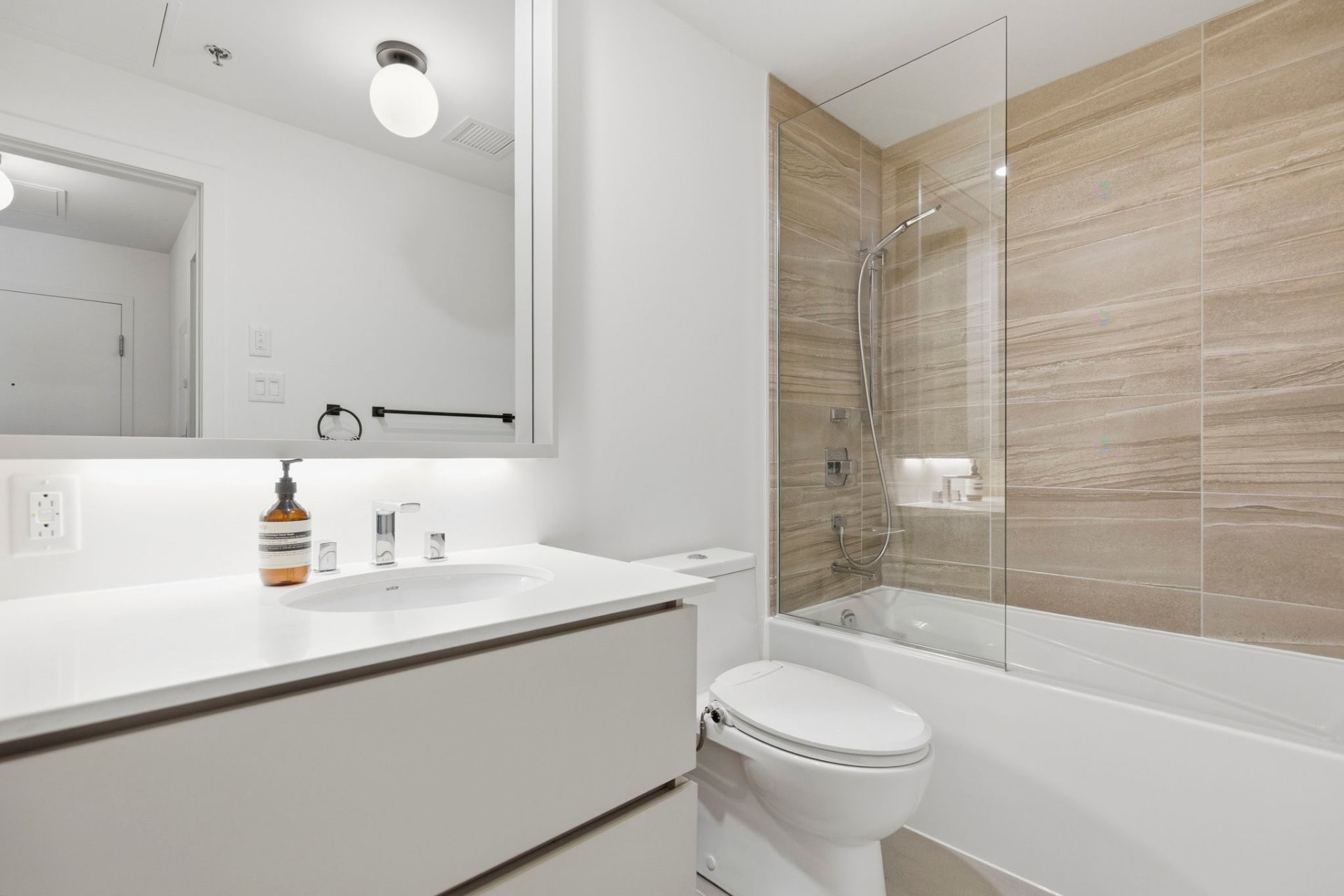 









5905Z


Boul. du Quartier

, 904,
Brossard,




QC
J4Z0R7

