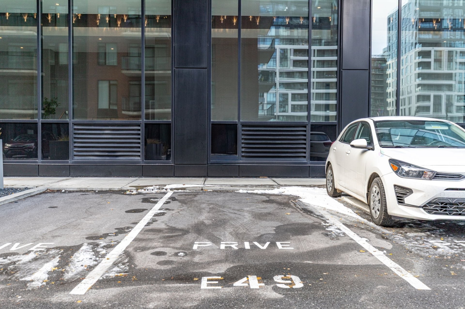 









5905Z


Boul. du Quartier

, 904,
Brossard,




QC
J4Z0R7

