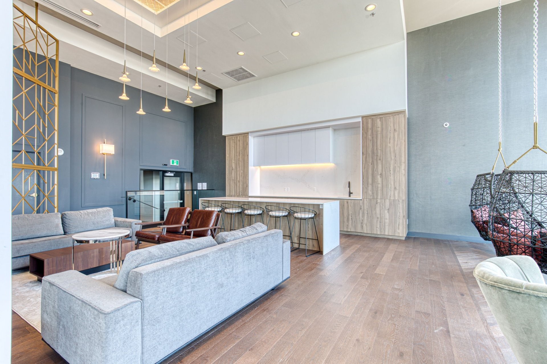 









5905Z


Boul. du Quartier

, 904,
Brossard,




QC
J4Z0R7

