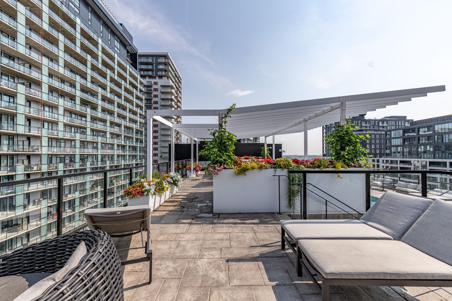 









5905Z


Boul. du Quartier

, 904,
Brossard,




QC
J4Z0R7

