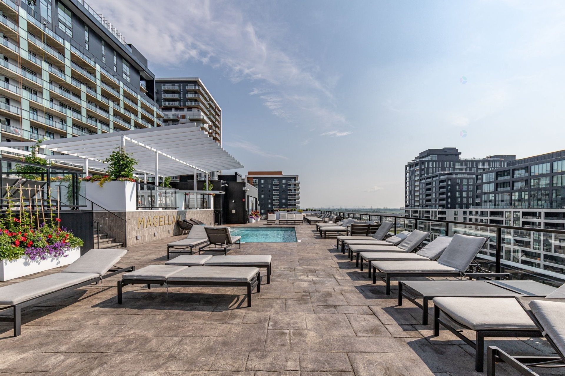 









5905Z


Boul. du Quartier

, 904,
Brossard,




QC
J4Z0R7

