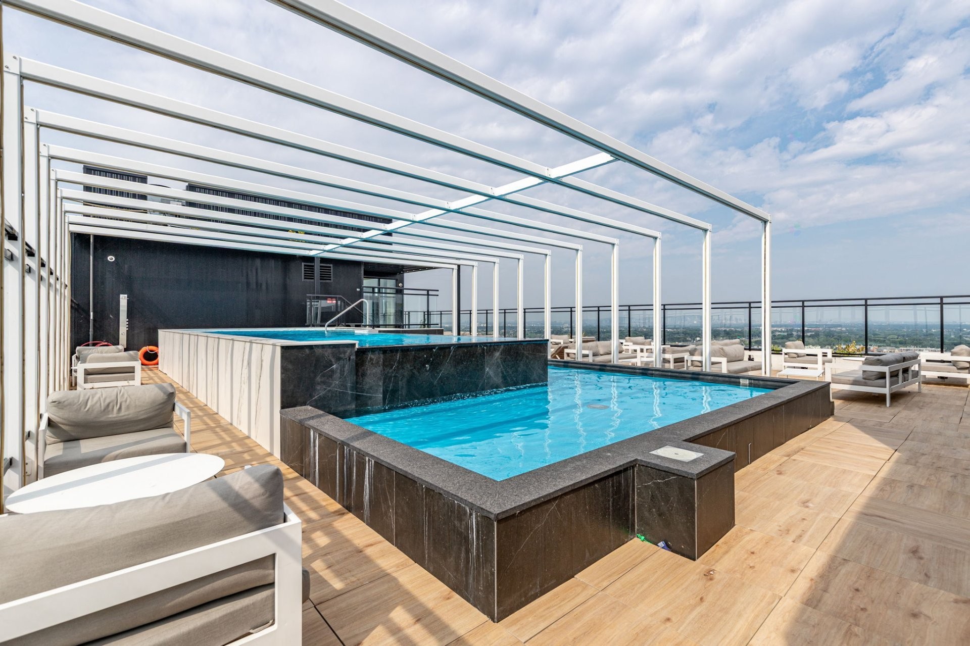 









5905Z


Boul. du Quartier

, 904,
Brossard,




QC
J4Z0R7

