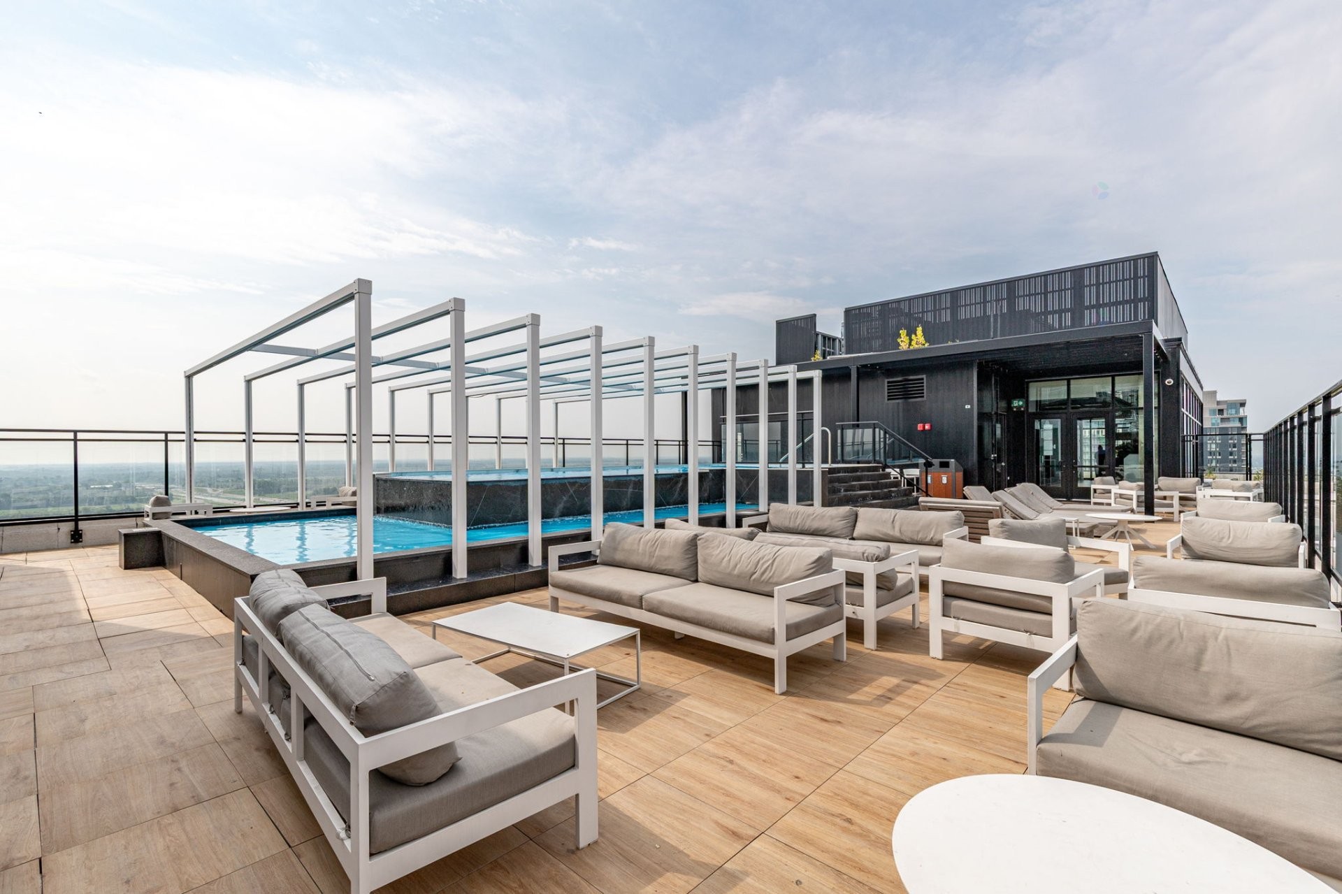 









5905Z


Boul. du Quartier

, 904,
Brossard,




QC
J4Z0R7

