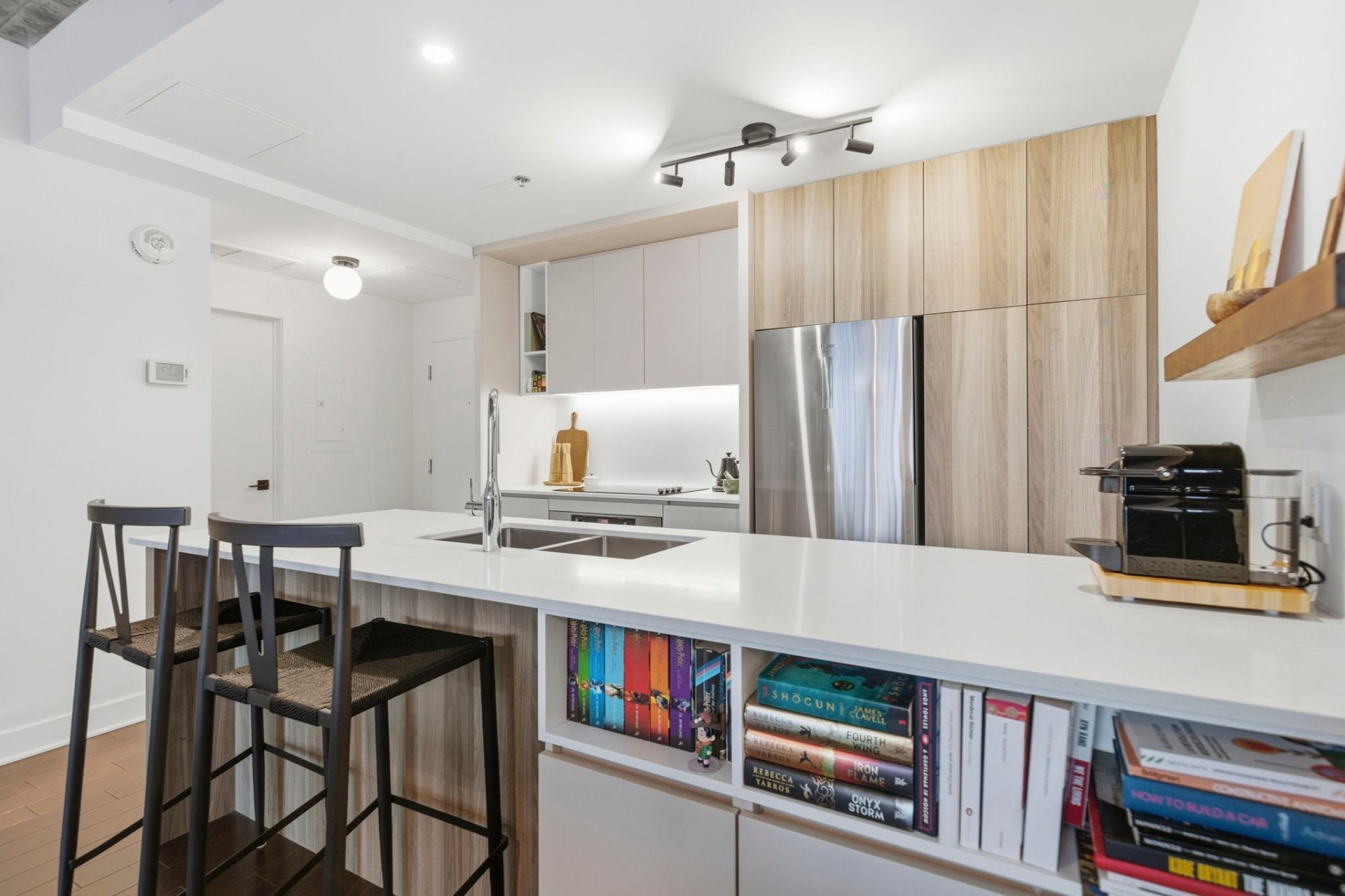 









5905Z


Boul. du Quartier

, 904,
Brossard,




QC
J4Z0R7

