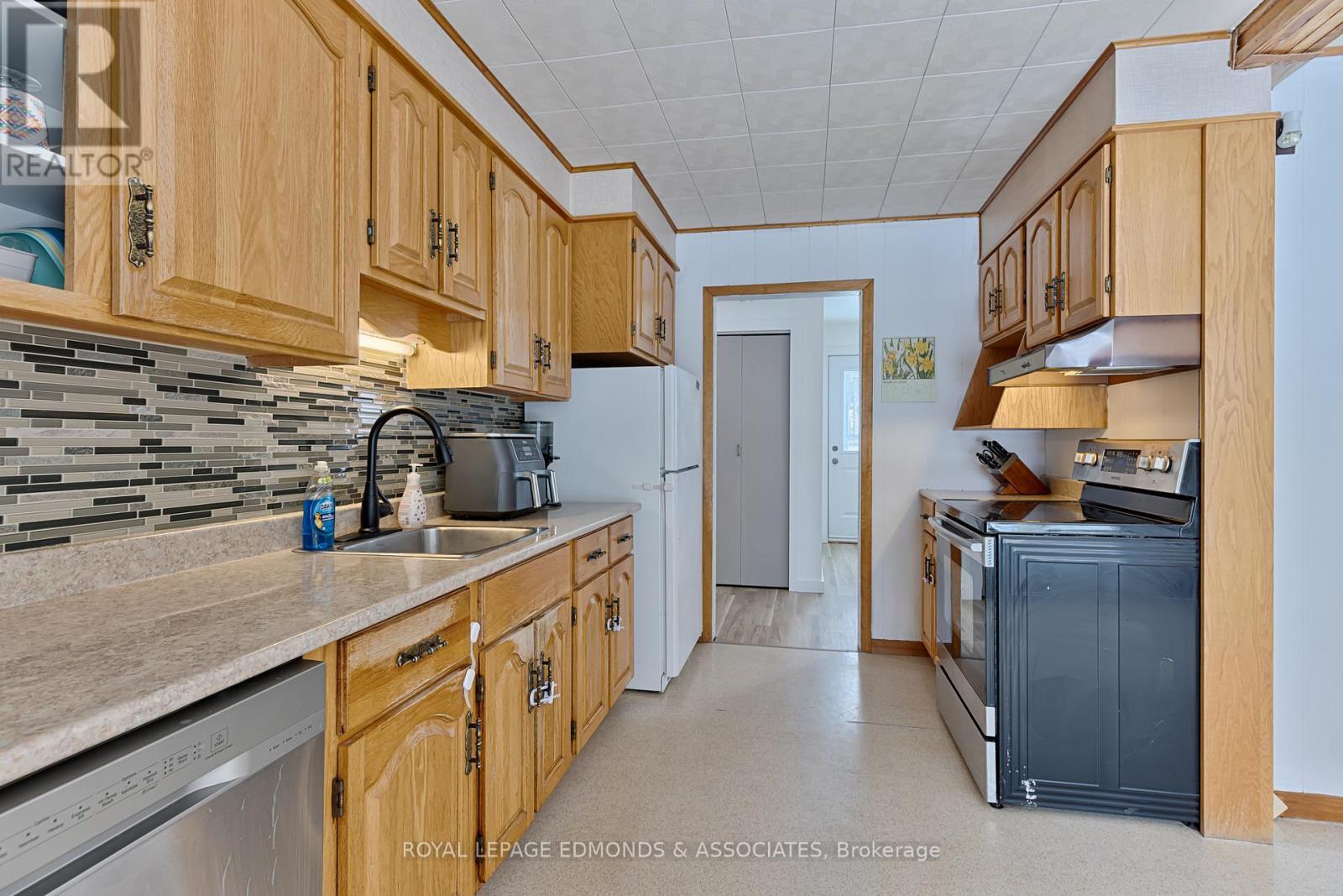 












13 PLANT ROAD

,
Laurentian Hills,




Ontario
K0J1J0

