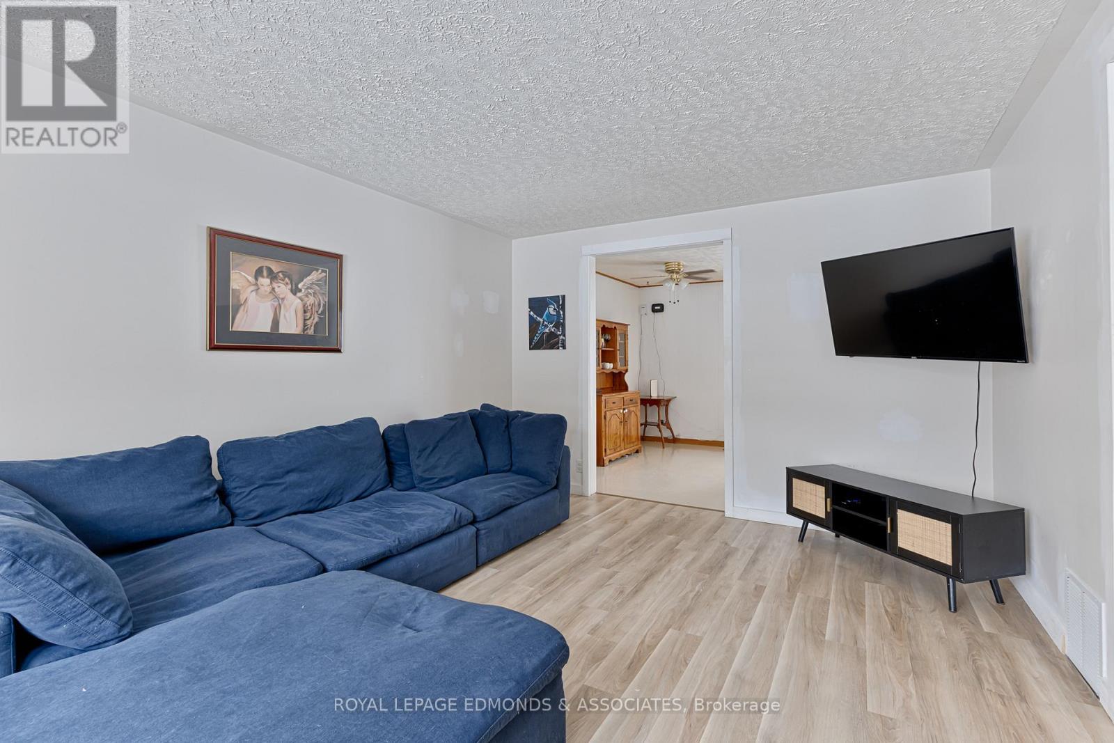 












13 PLANT ROAD

,
Laurentian Hills,




Ontario
K0J1J0

