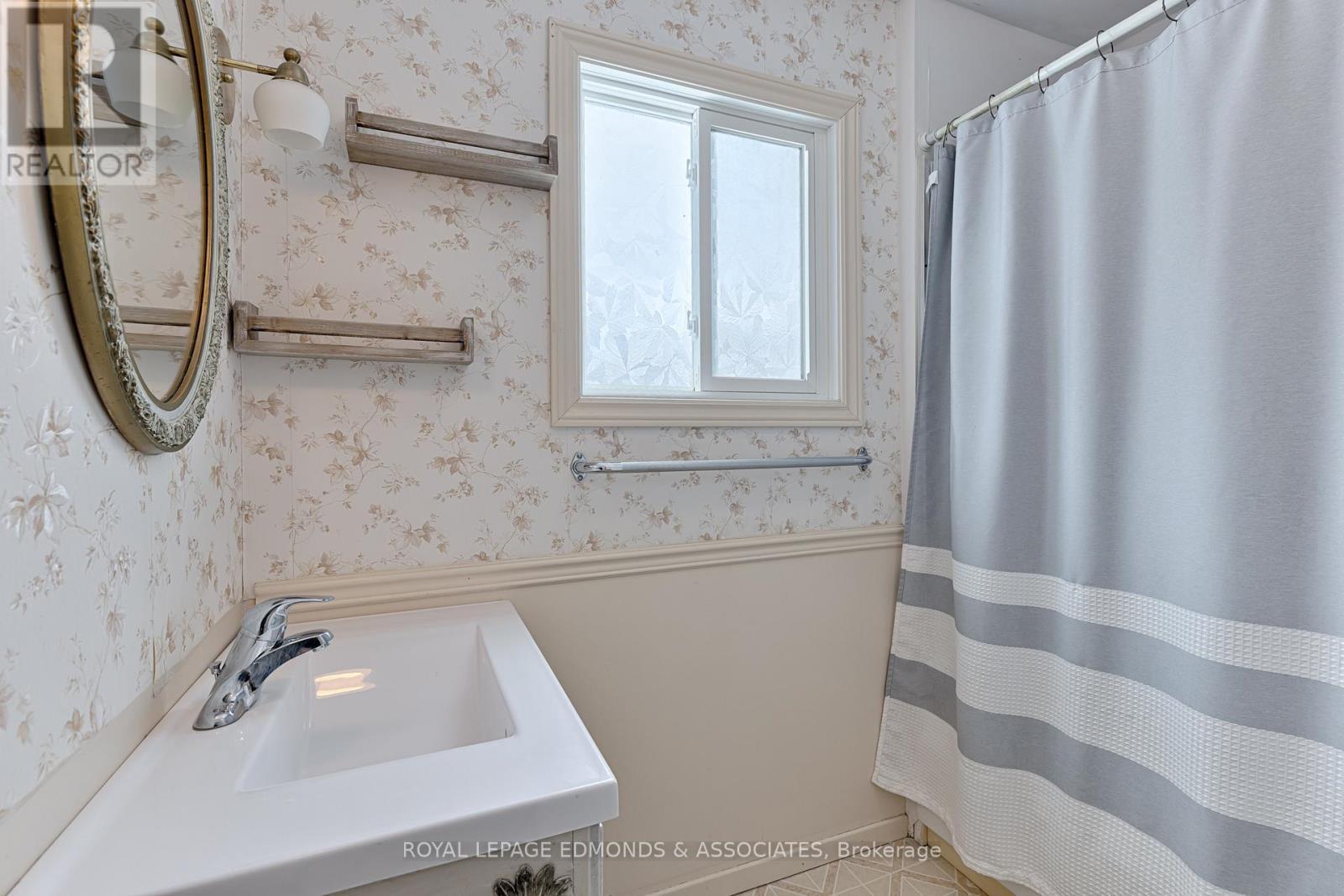 












13 PLANT ROAD

,
Laurentian Hills,




Ontario
K0J1J0

