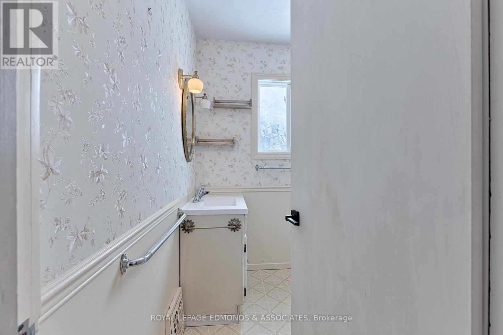 












13 PLANT ROAD

,
Laurentian Hills,




Ontario
K0J1J0

