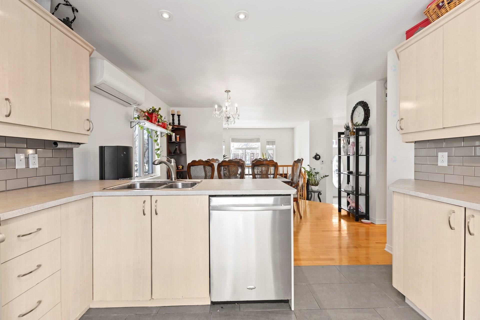 









42


Rue Louise-Josephte

,
Vaudreuil-Dorion,




QC
J7V9R6

