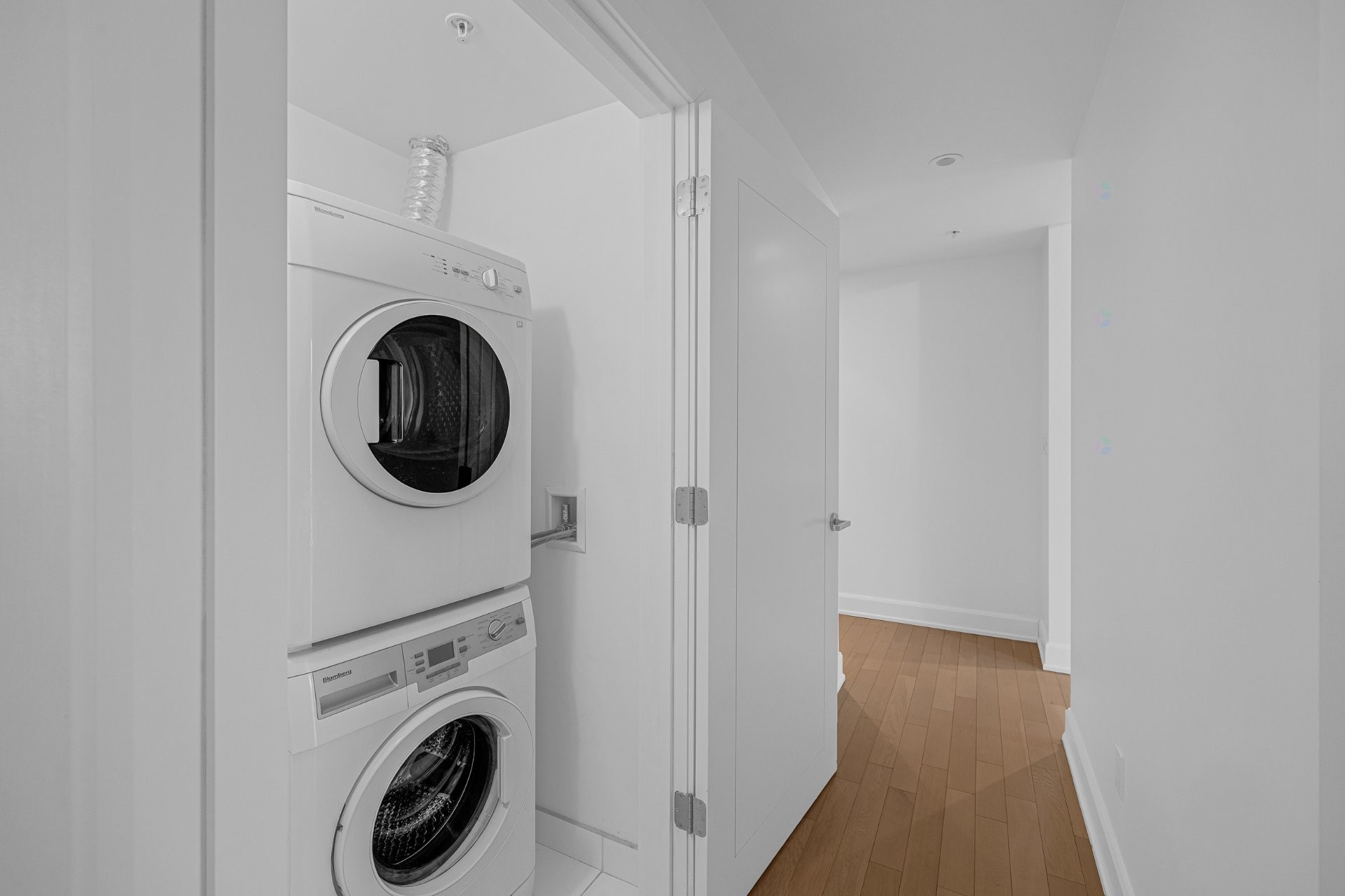 









1310


Boul. René-Lévesque O.

, 2506,
Montréal (Ville-Marie),




QC
H3B0B8

