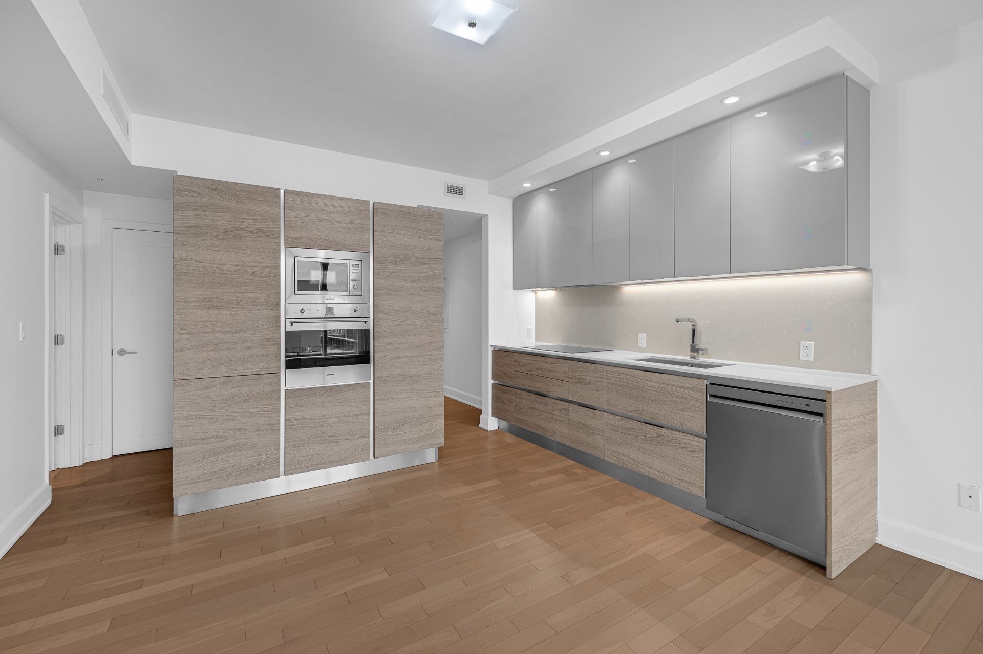 









1310


Boul. René-Lévesque O.

, 2506,
Montréal (Ville-Marie),




QC
H3B0B8

