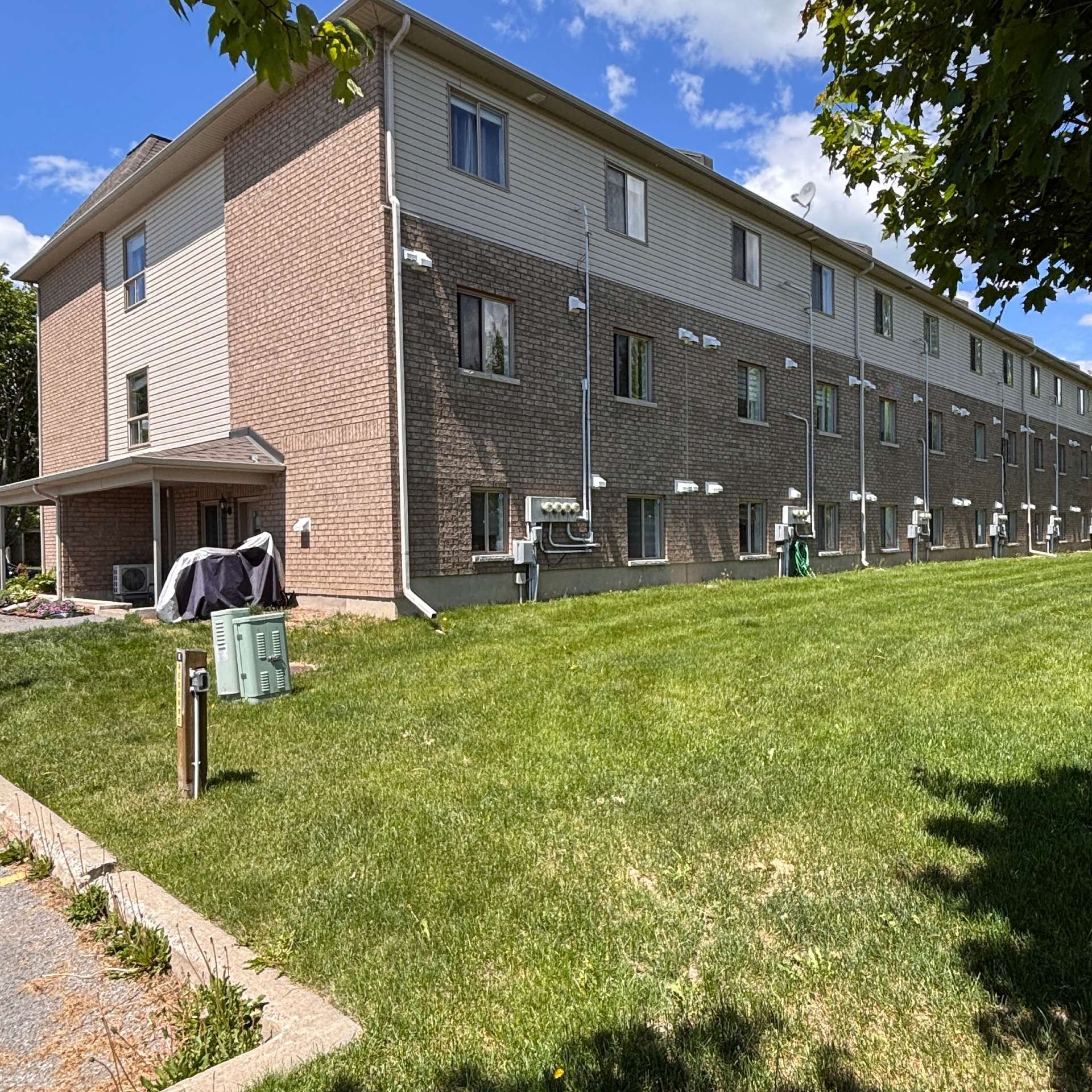 









240


Rue Henri-Matisse

, 8,
Gatineau (Gatineau),




QC
J8P0A3

