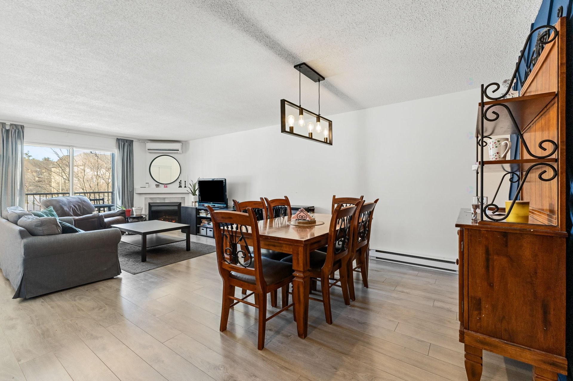 









240


Rue Henri-Matisse

, 8,
Gatineau (Gatineau),




QC
J8P0A3


