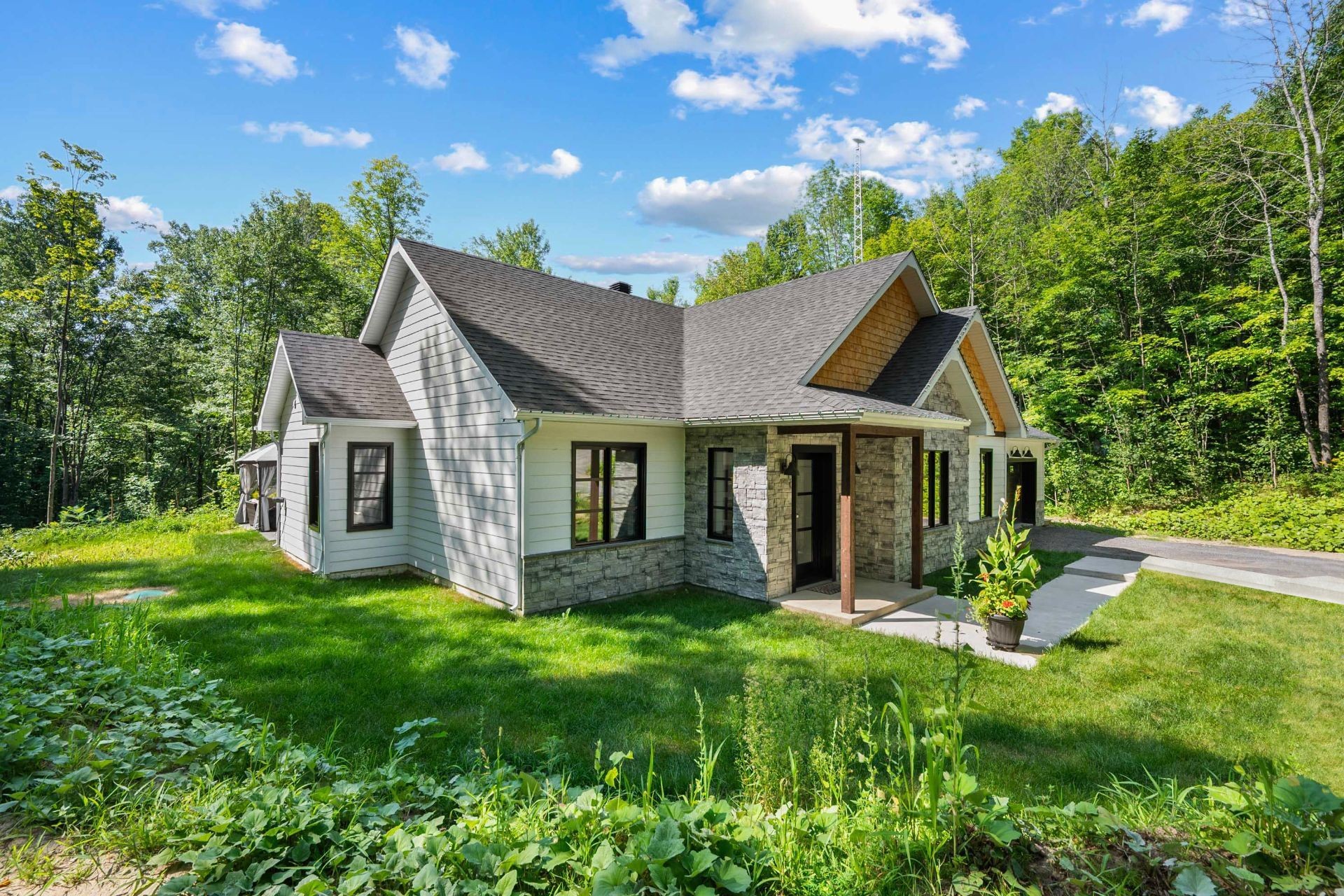 









33


Rue Lajeunesse

,
Sainte-Mélanie,




QC
J0K3A0

