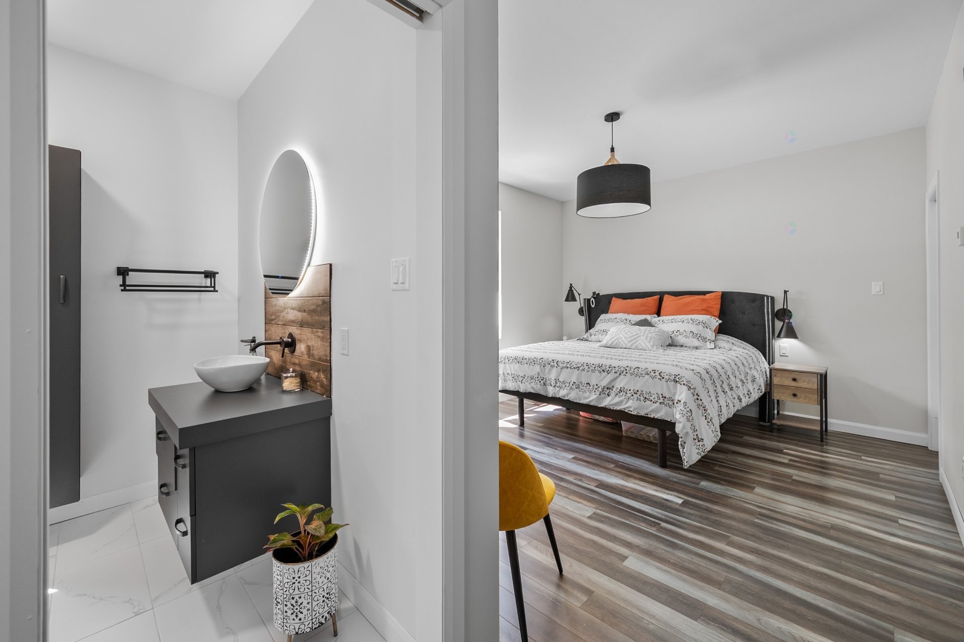 









33


Rue Lajeunesse

,
Sainte-Mélanie,




QC
J0K3A0

